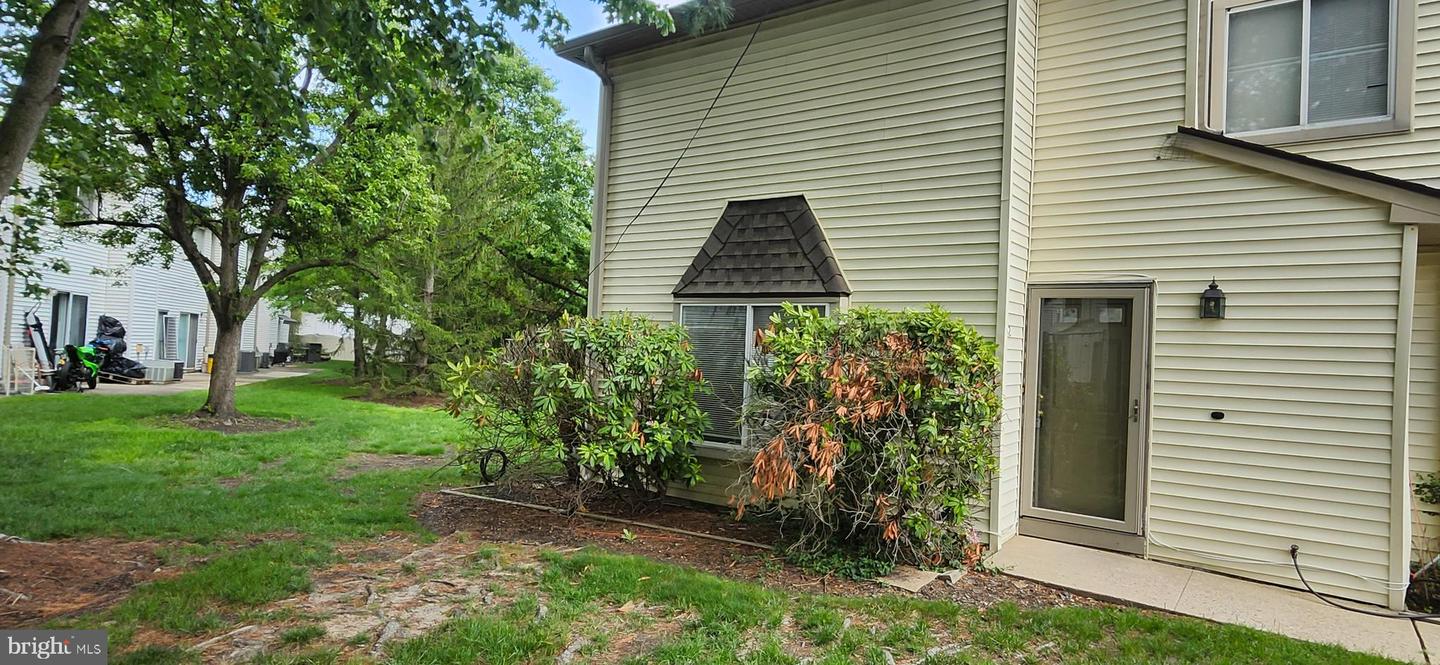 82 Chatham Ct — photo