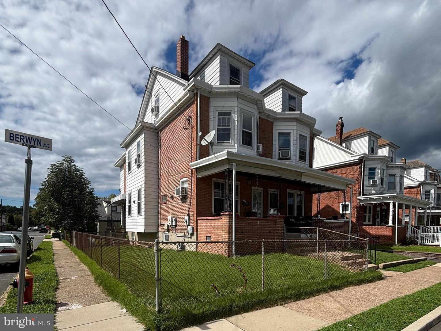 401 Berwyn Ave — photo