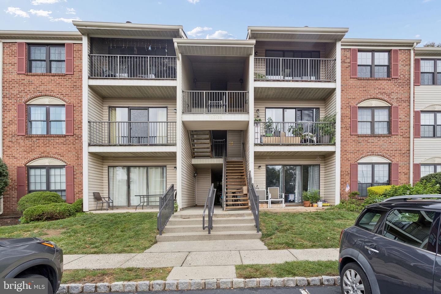 10 Voscek Ct — photo