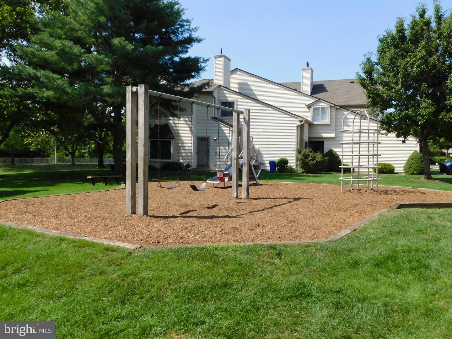 66 Chatham Ct — photo