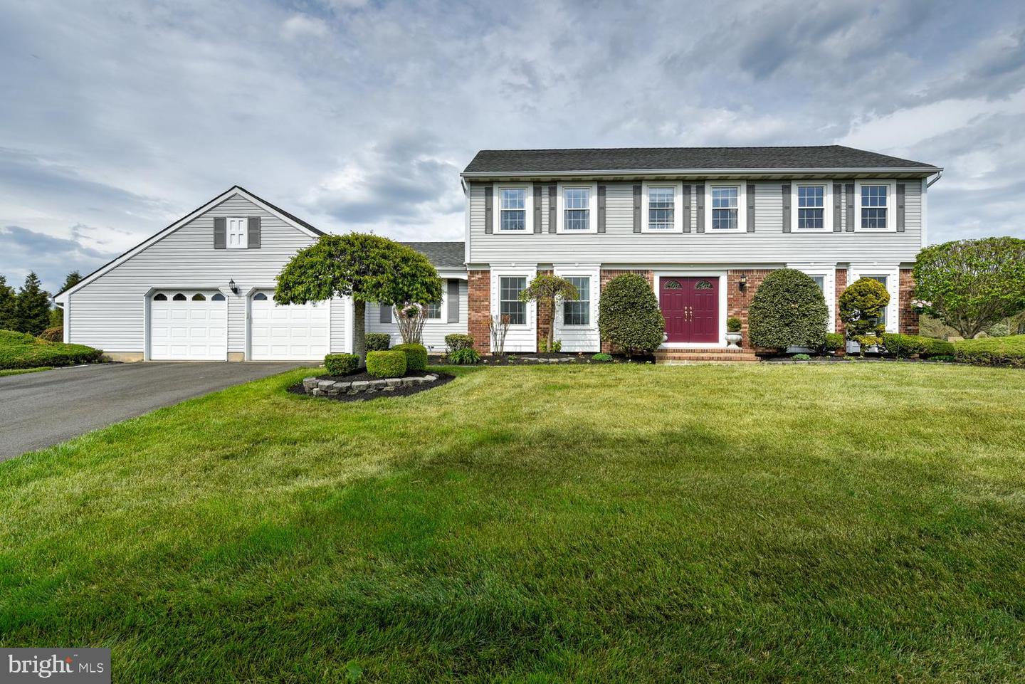 8 Bradford Ct — photo