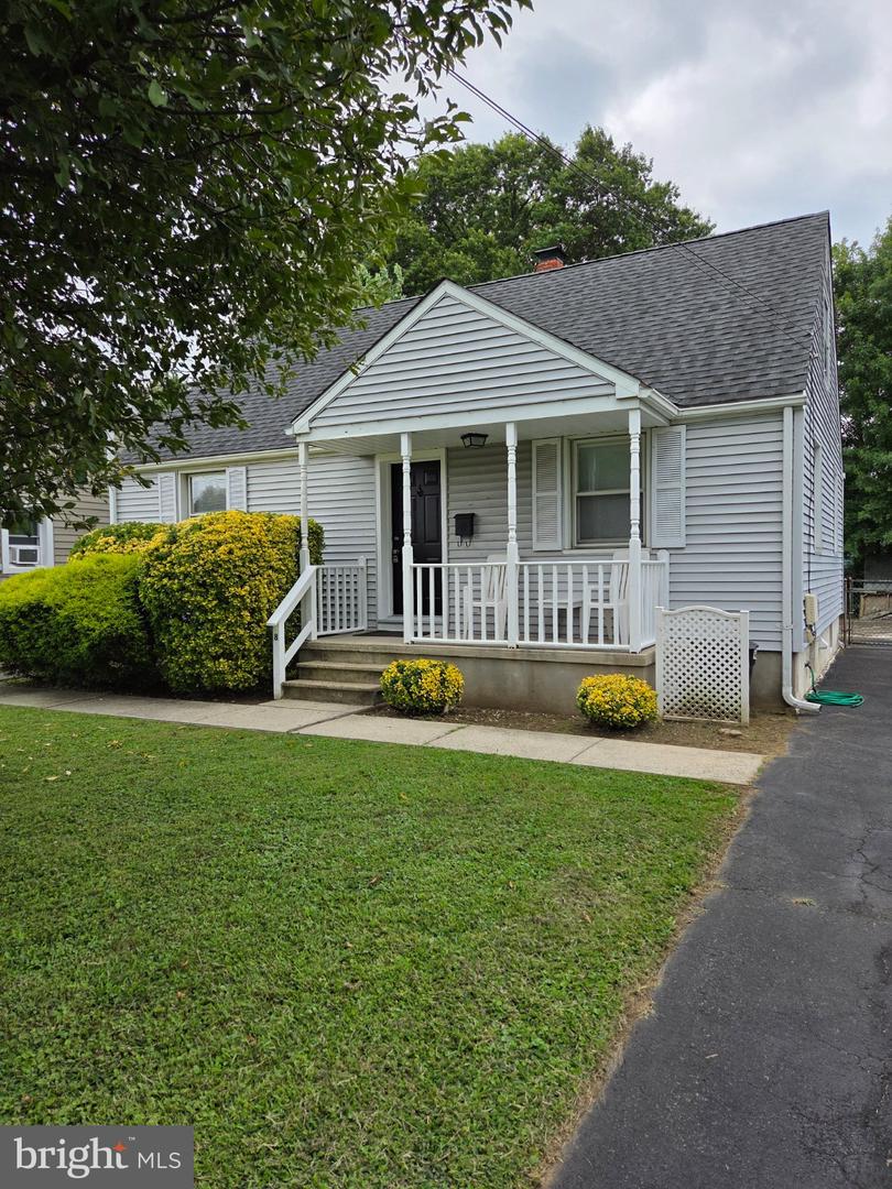 8 Stratford Ave — photo