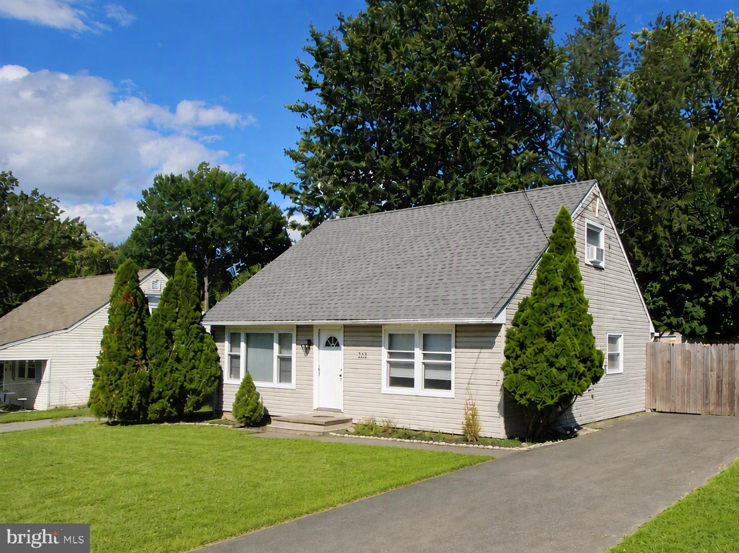 122 Stratford Ave — photo