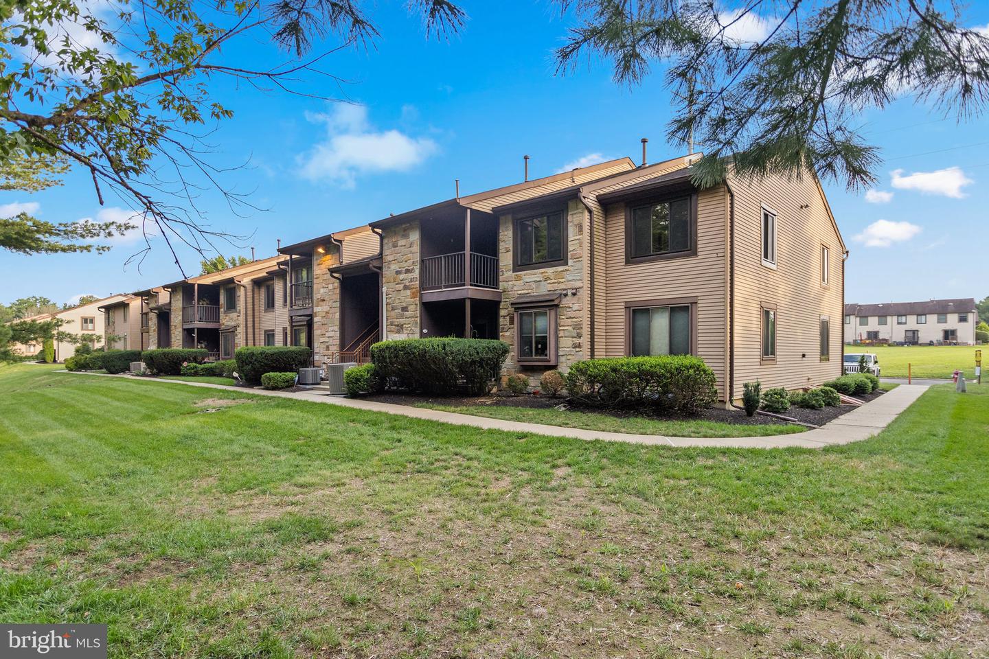 36 Gena Ct — photo