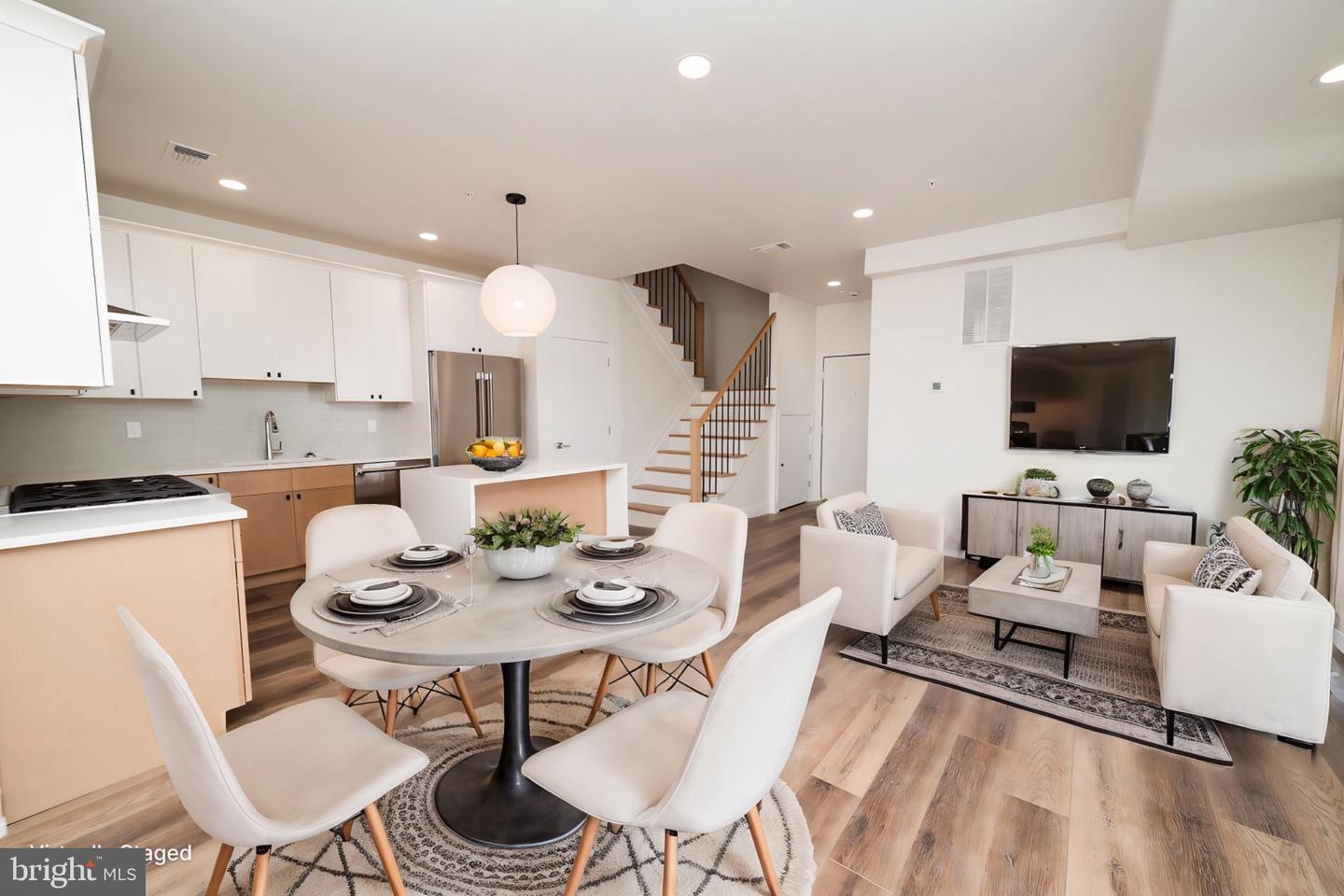 19 Lincoln Ct #201 — photo