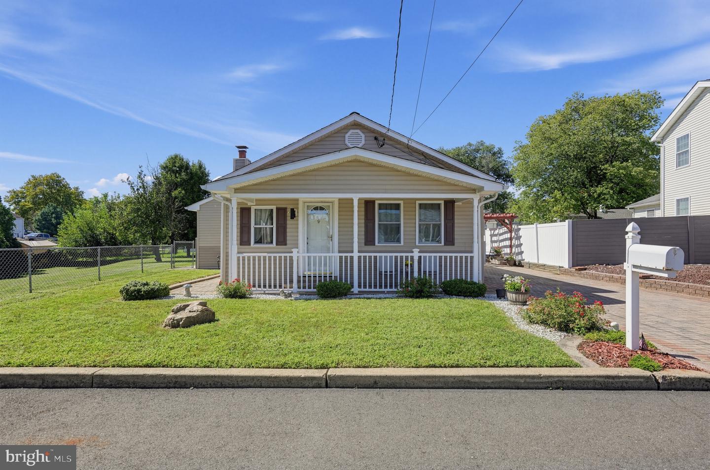 5 Evans Ave — photo