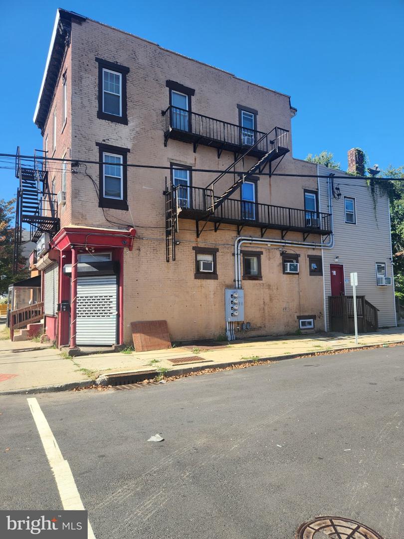 102 Pennington Ave — photo