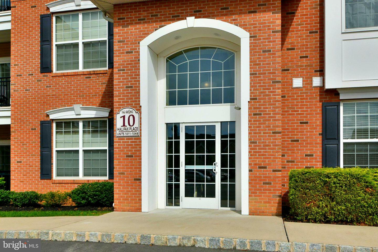 1025 Halifax Pl — photo