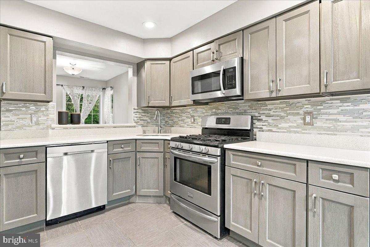64 Winchester Dr — photo