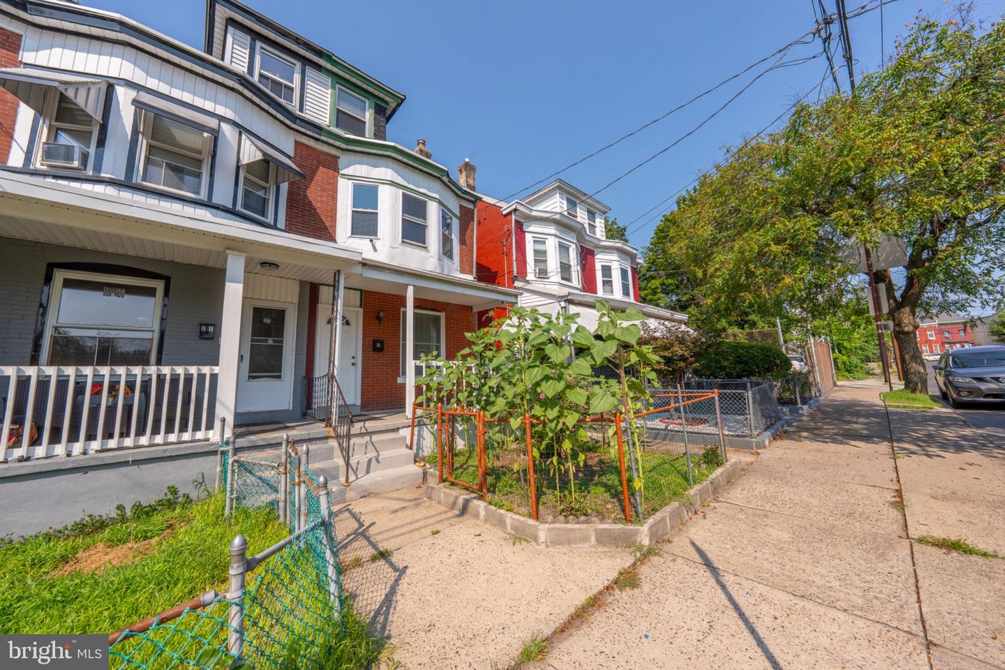 25 Evans Ave — photo