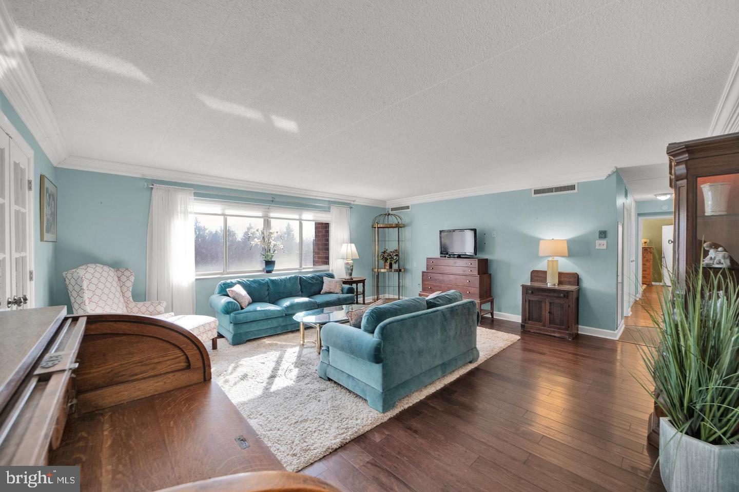 860 Lower Ferry Rd #5P — photo