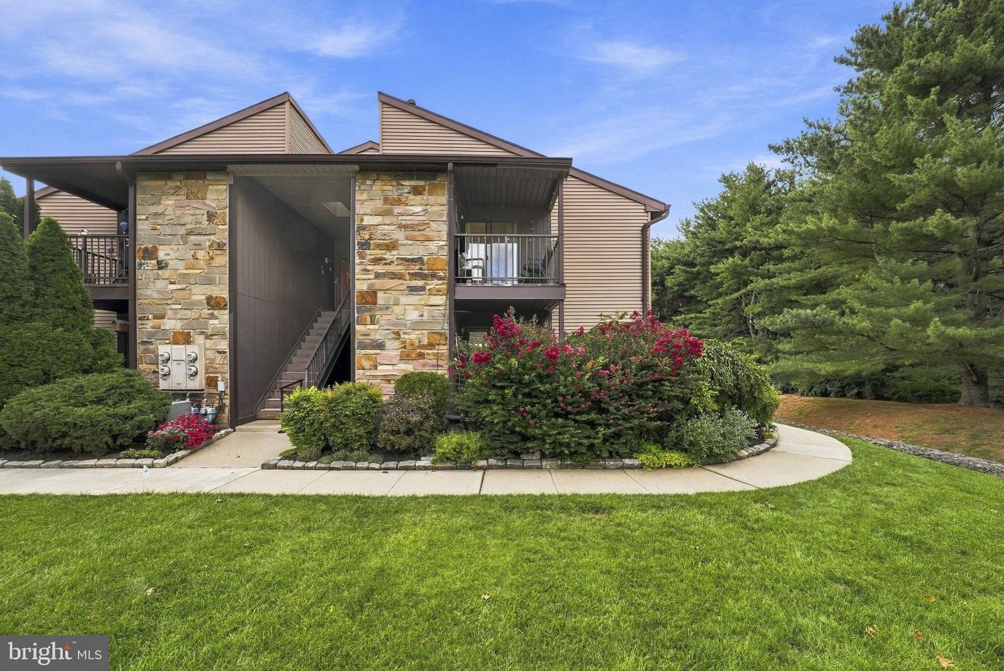 20 Gena Ct — photo