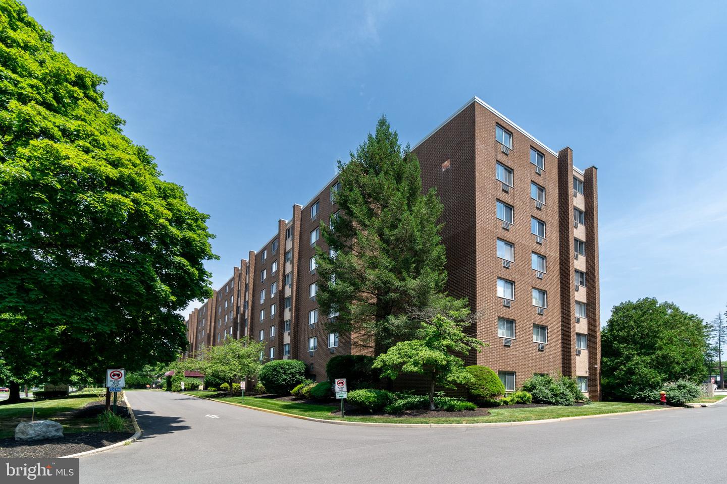 860 Lower Ferry #3 B — photo