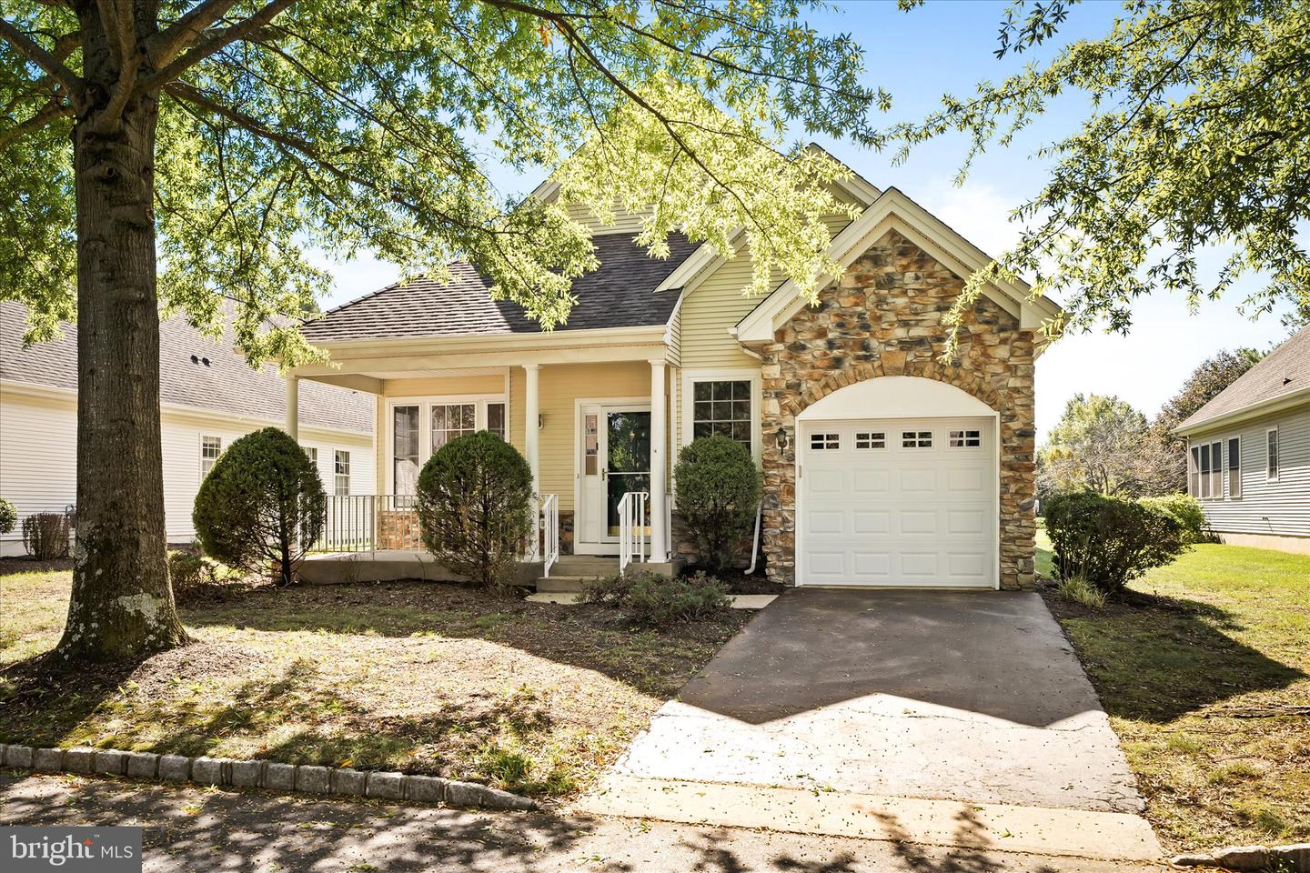 14 Hummingbird Dr — photo