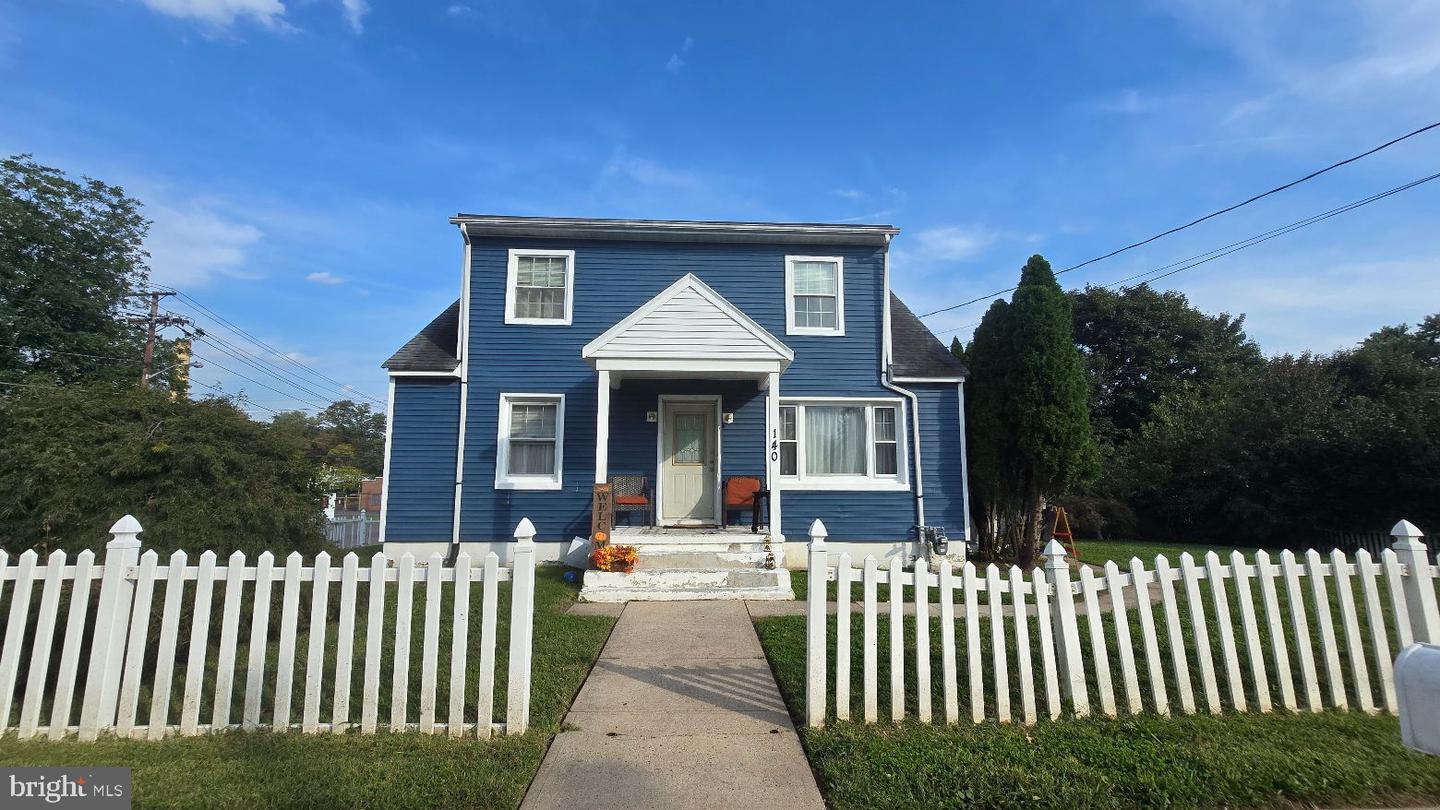 140 Robbins Ave — photo