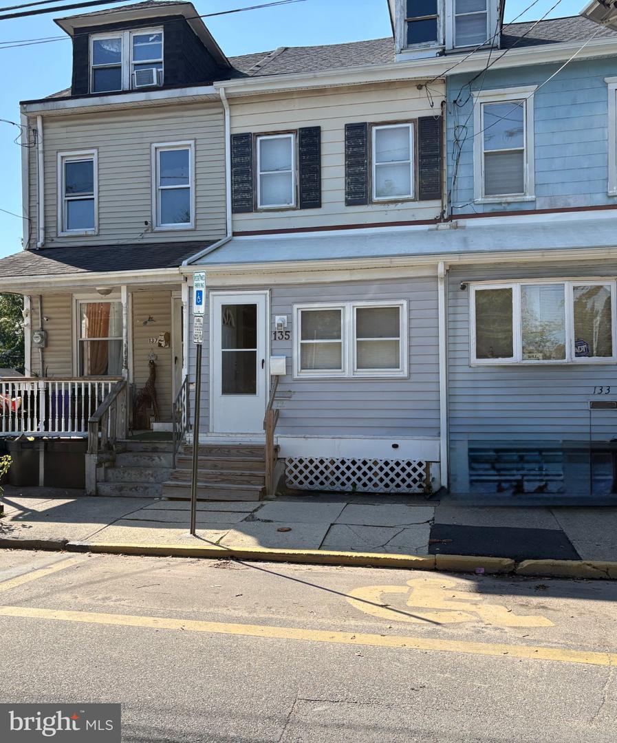 135 S Logan Ave — photo