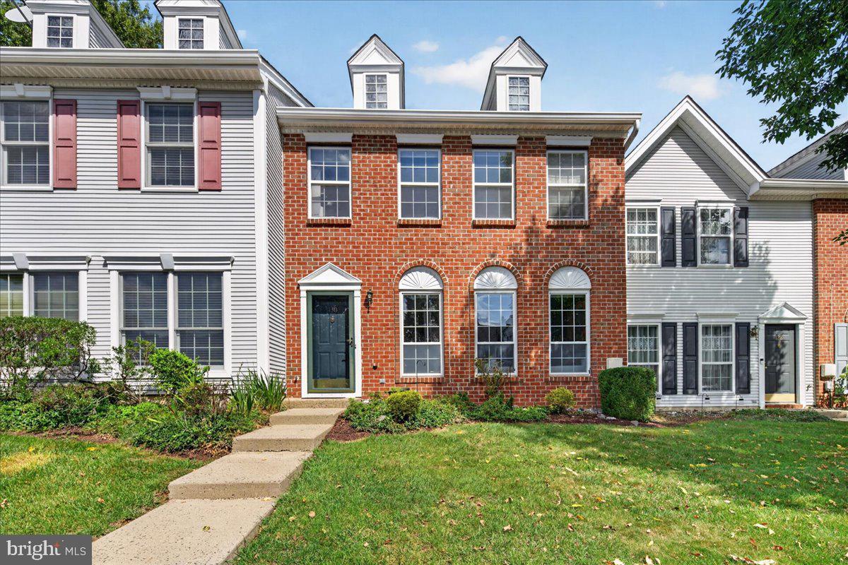 130 Shrewsbury Ct — photo