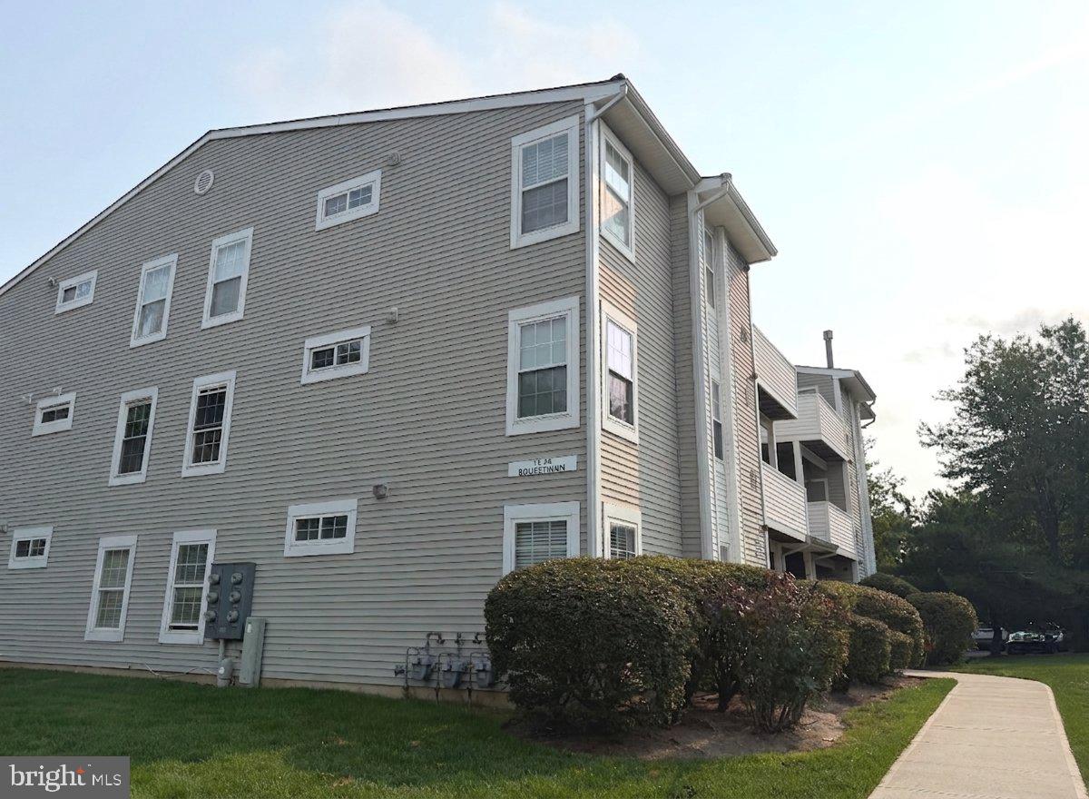 13 Equestrian Ct — photo