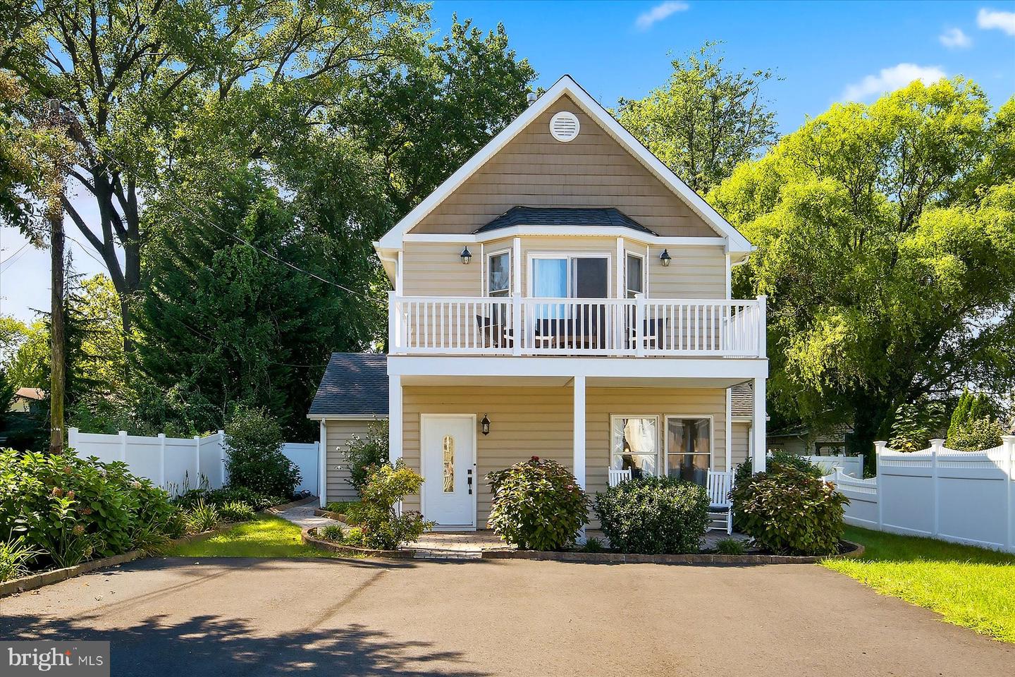 1603 W Maplewood Rd — photo