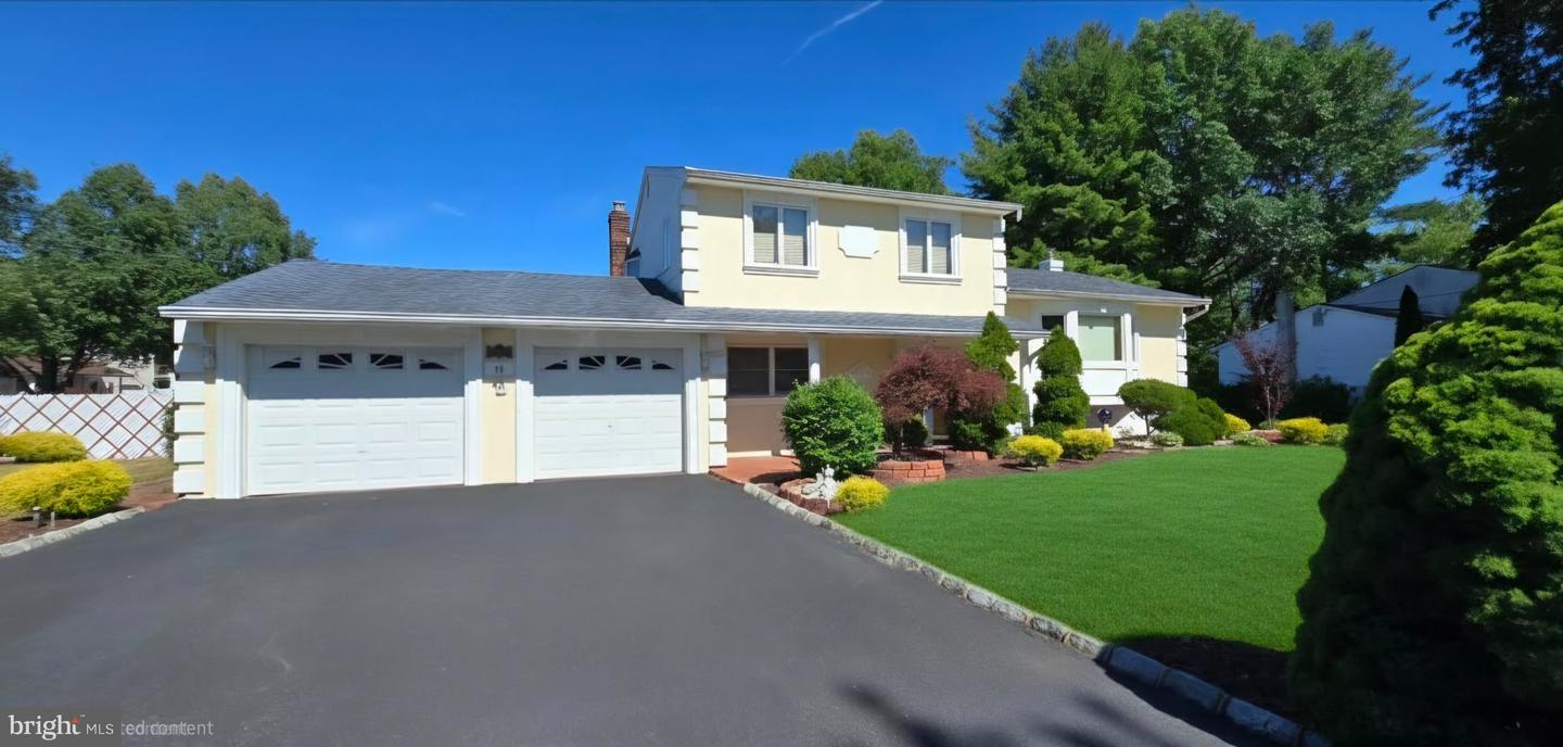 13 Tuscarora Cir — photo