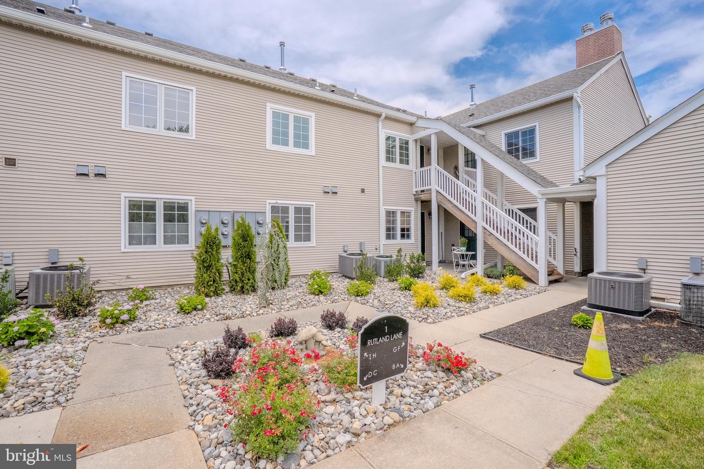 1-F Rutland Ln — photo