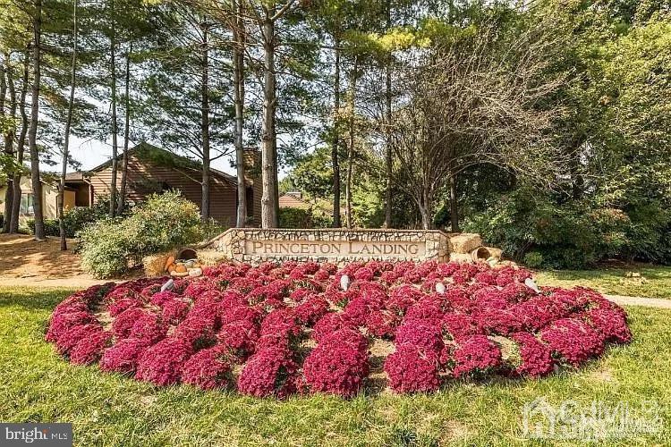 1307 Sayre Dr — photo