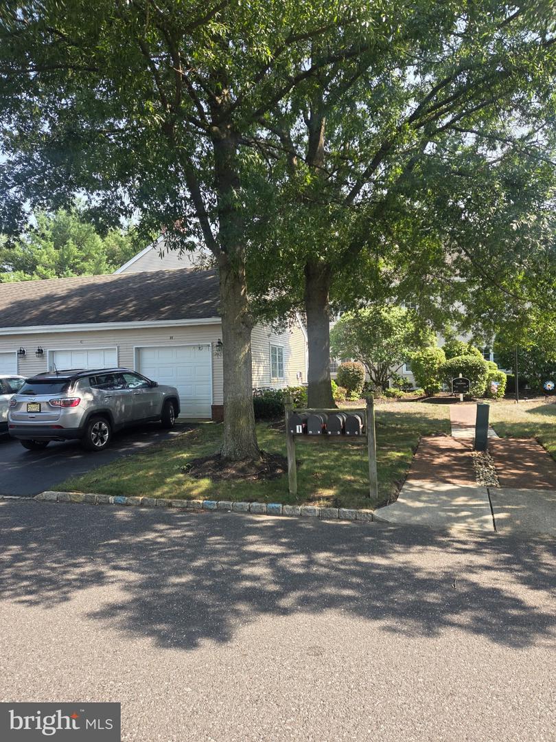 11C Chadwick Ln — photo