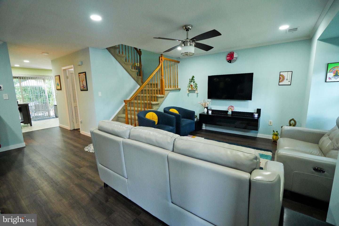 1702 Oak Ct — photo
