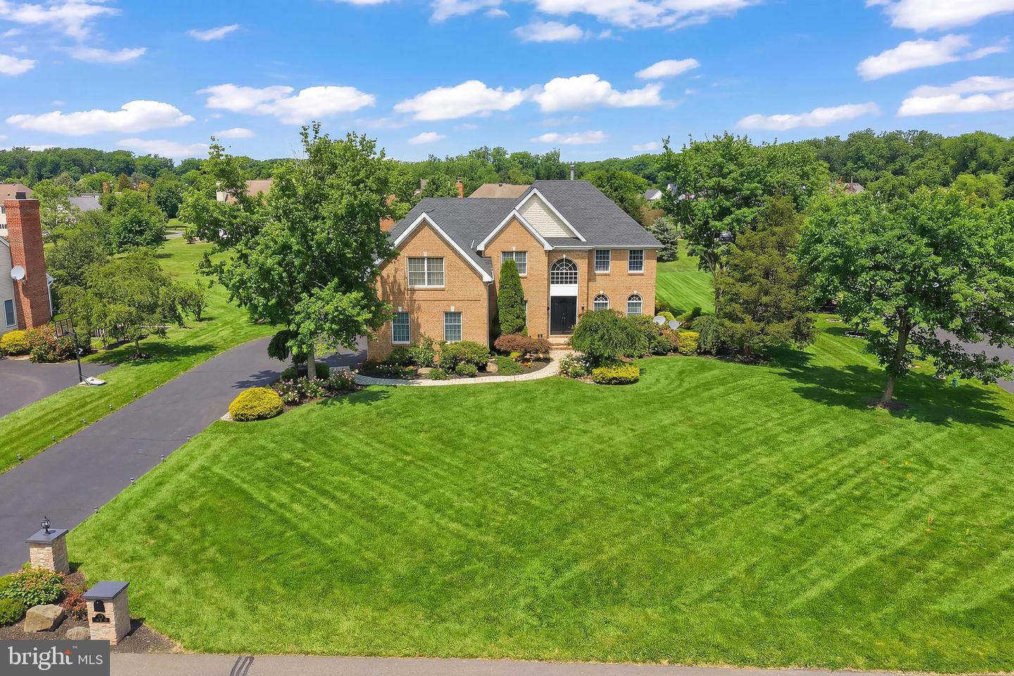 14 Barnyard Ct — photo