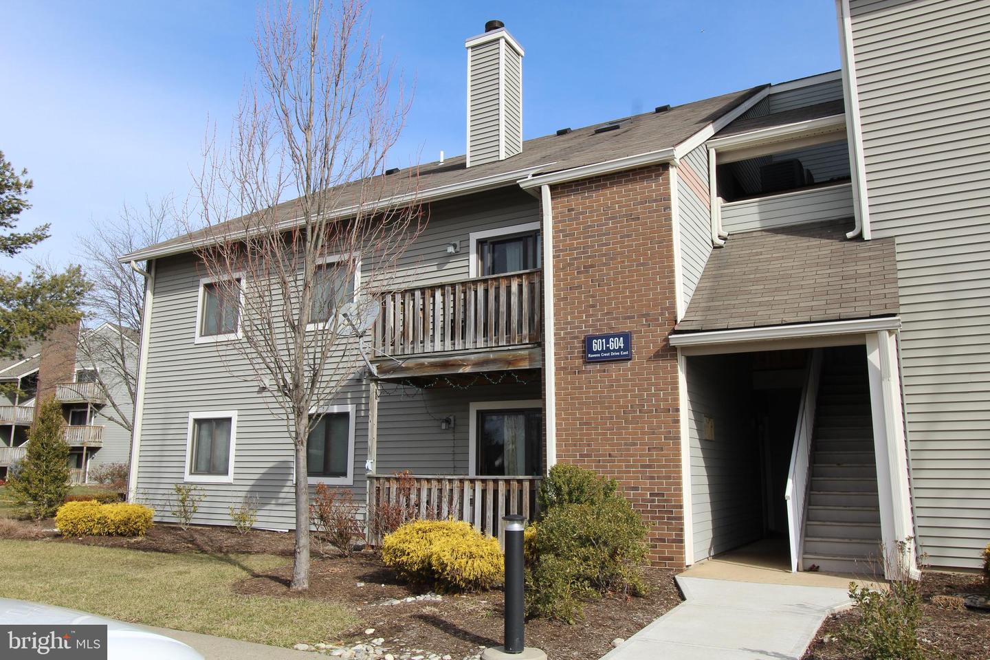 604 Ravens Crest Dr — photo