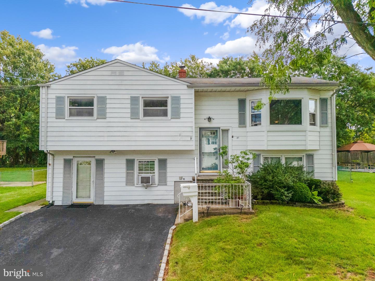 31 Heidi Dr — photo