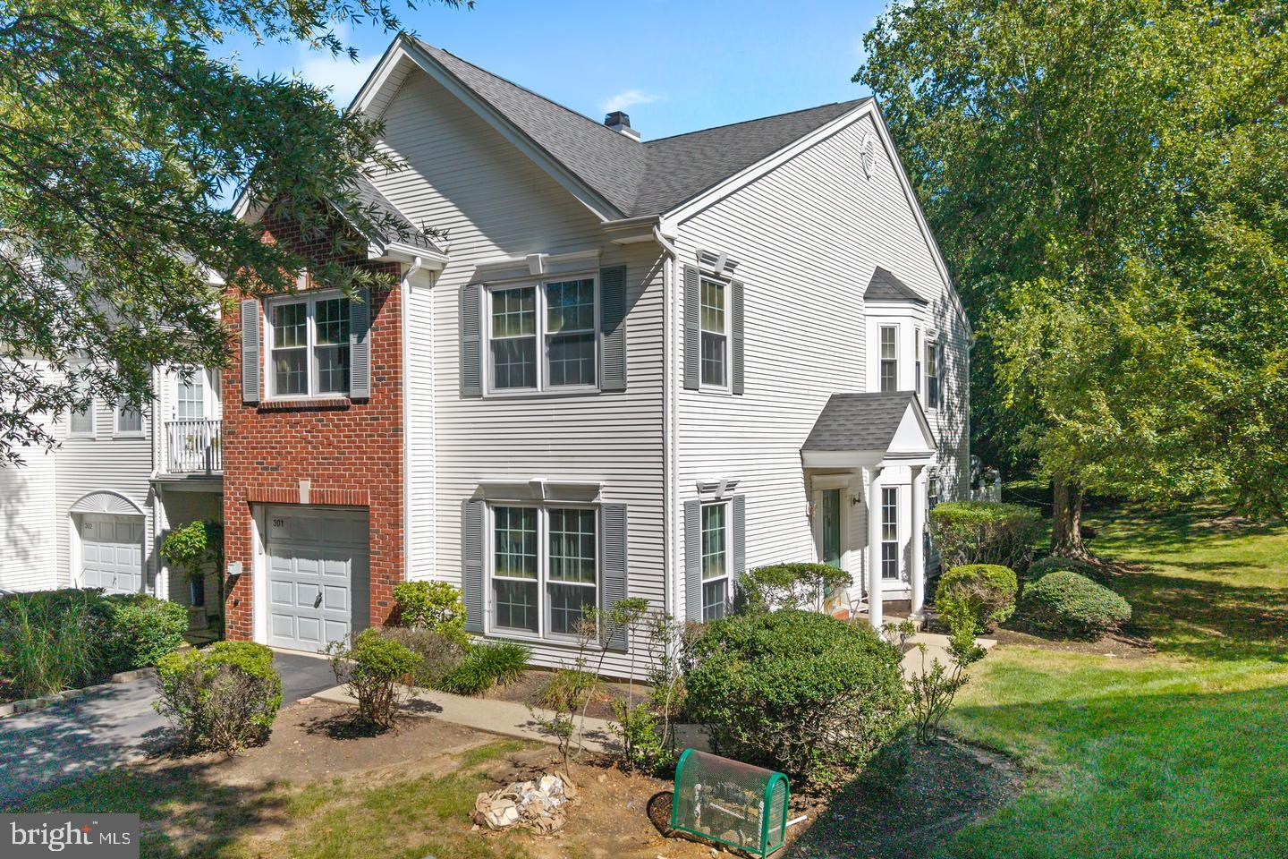 301 Pheasant Run — photo