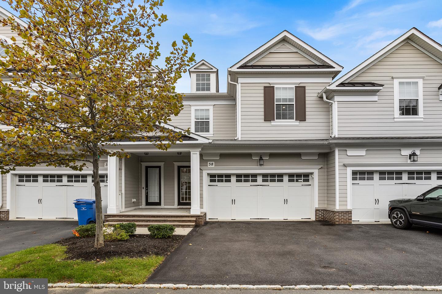 38 Hamilton Dr — photo