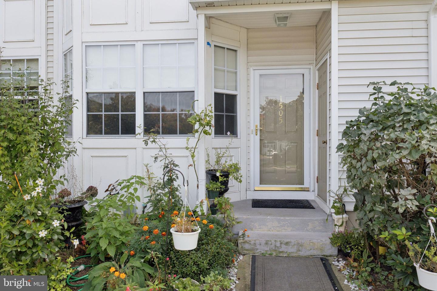 1505 Blossom Cir — photo