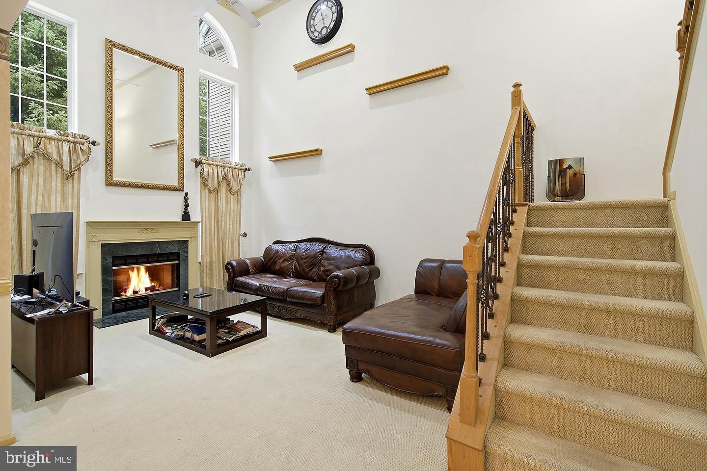 10 Burr Ct — photo