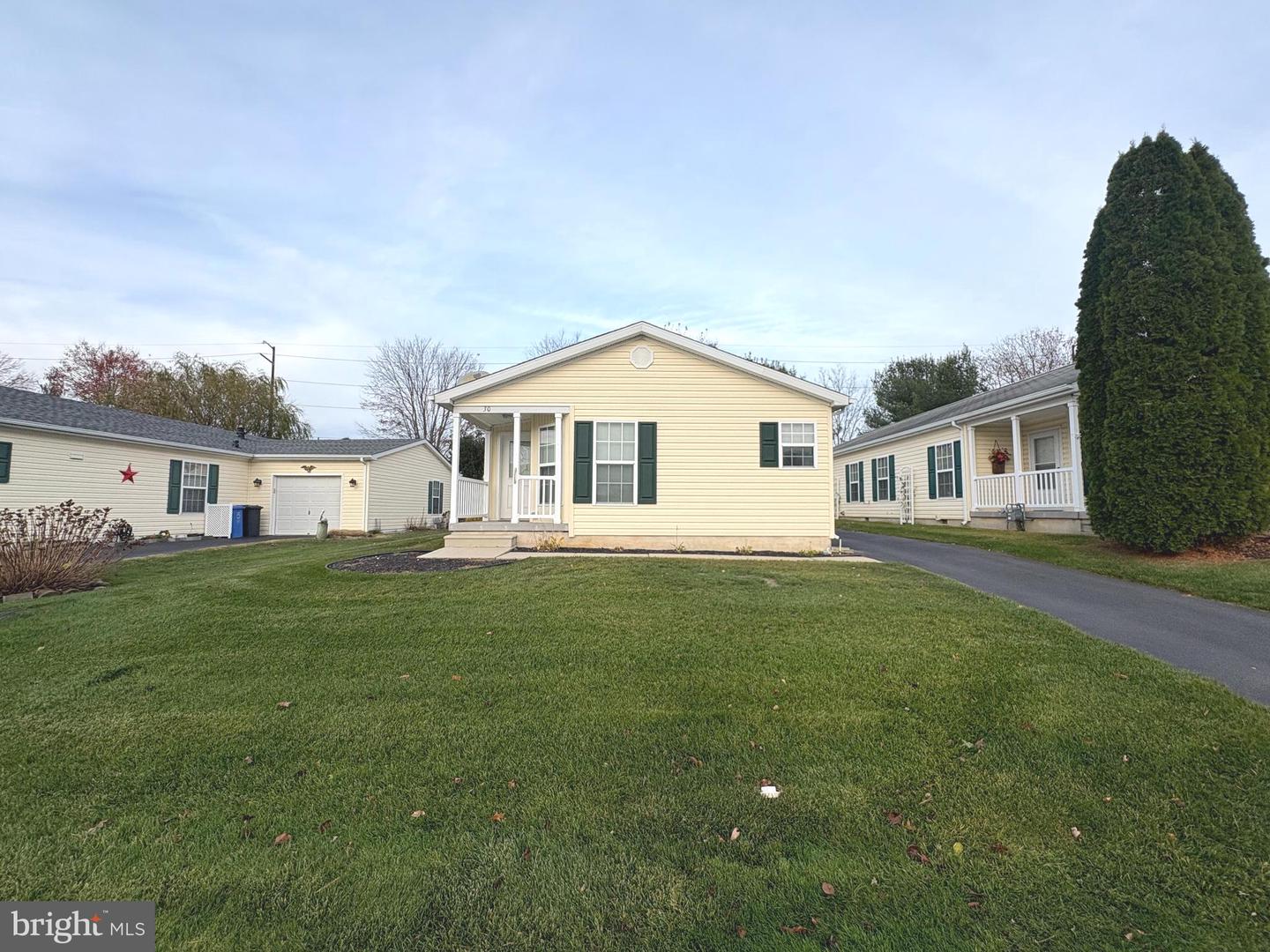 30 Fort Lee Dr — photo