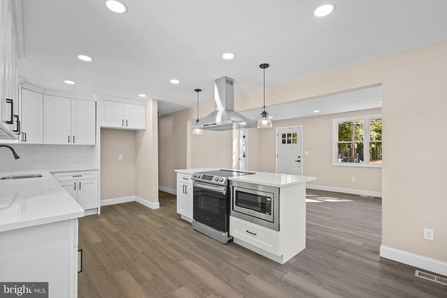 393 E Millstream Road, Cream Ridge, NJ 08514 — photo 2