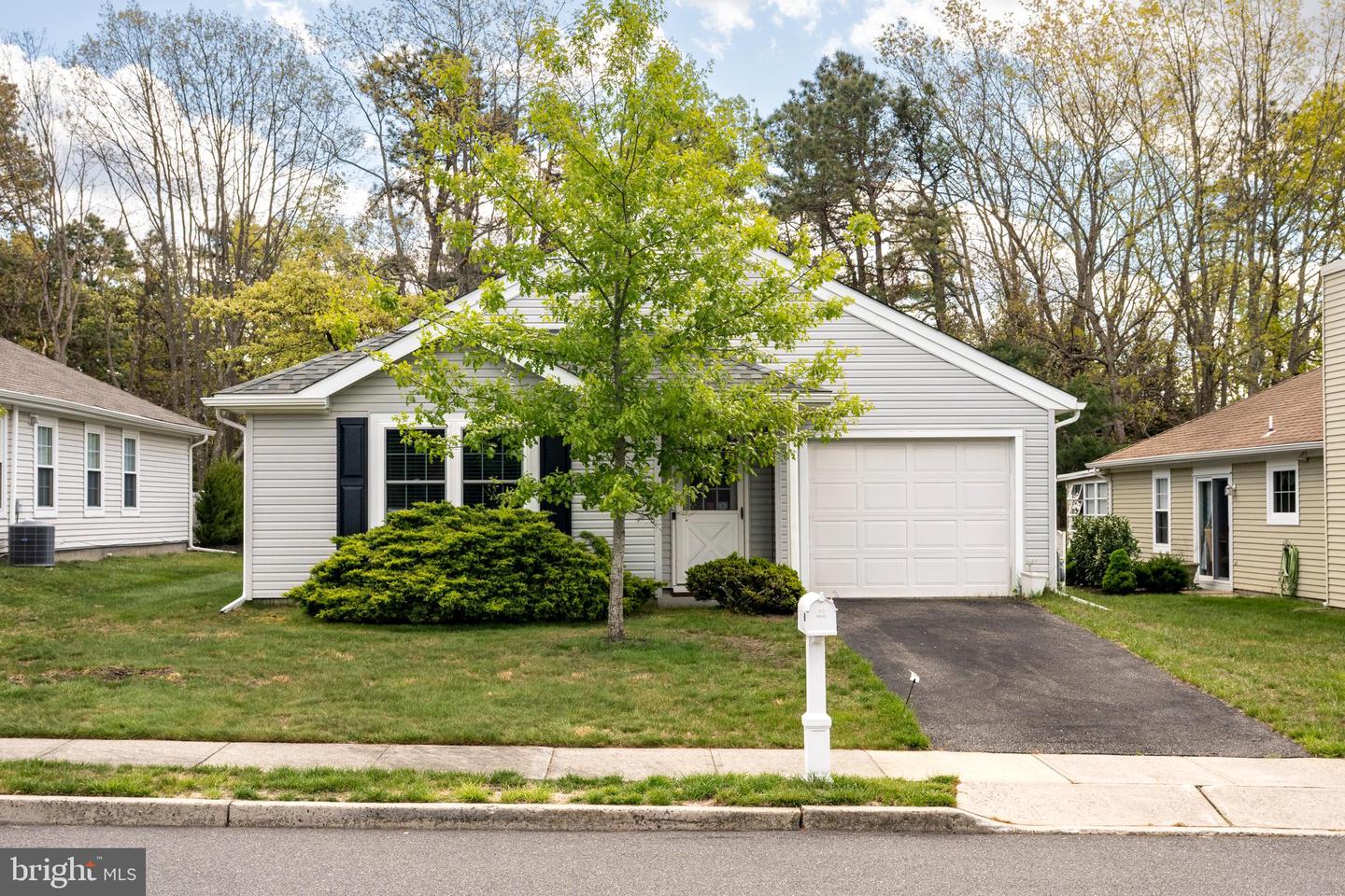 98 Pine Oak Blvd — photo