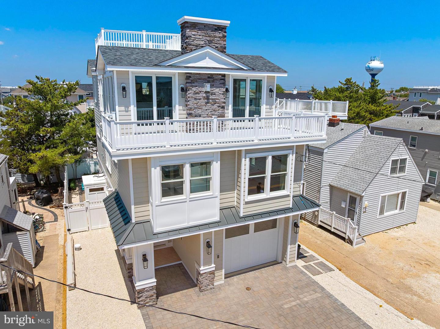 9708 Beach Ave — photo