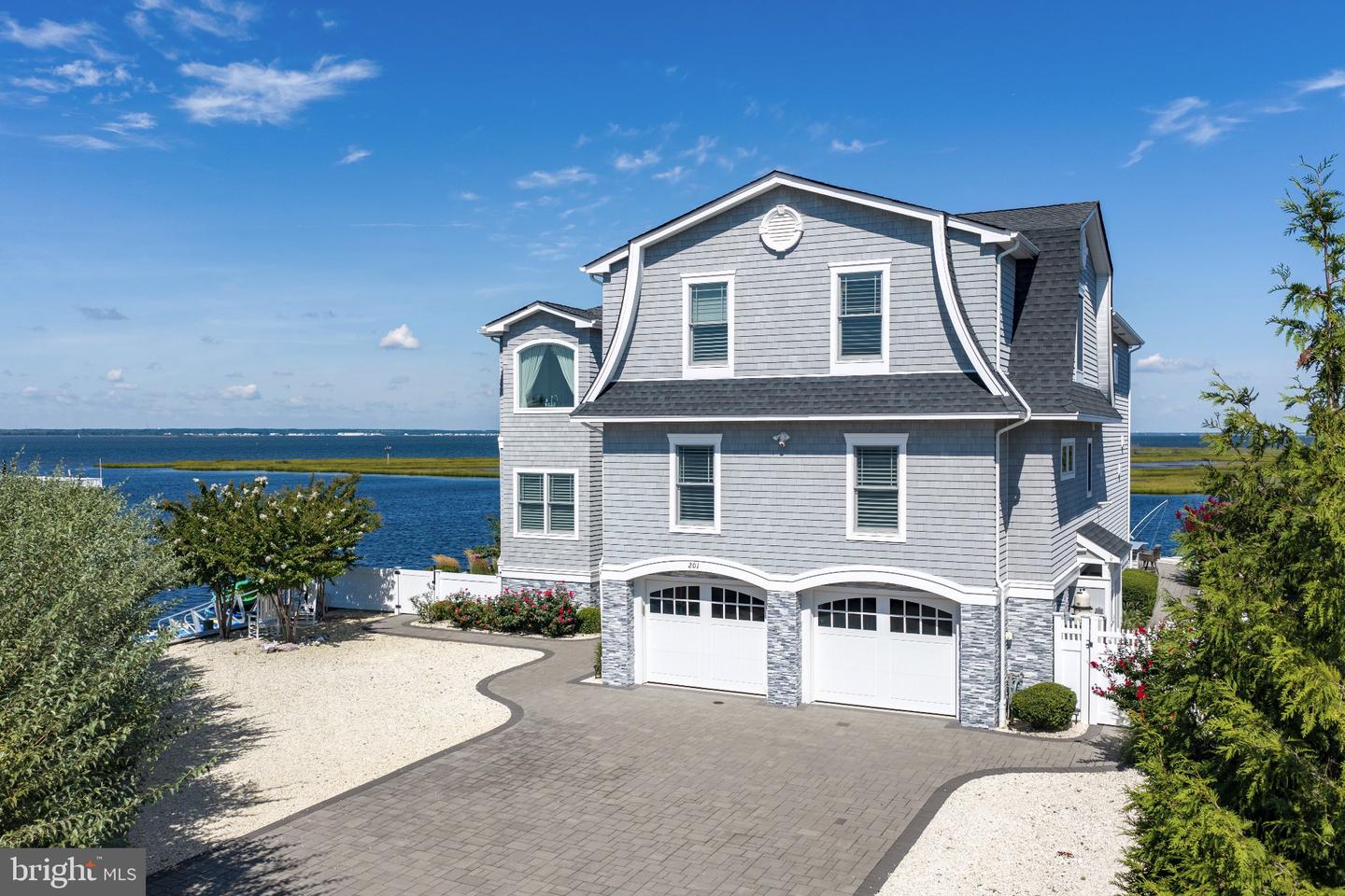201 Nautilus Dr — photo