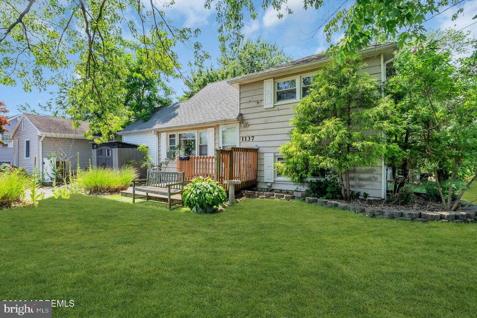 1137 Roe Ave — photo
