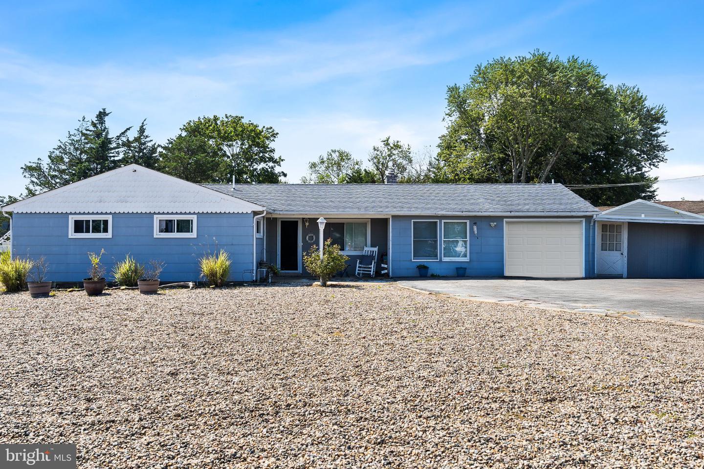 14 Hawkins — photo