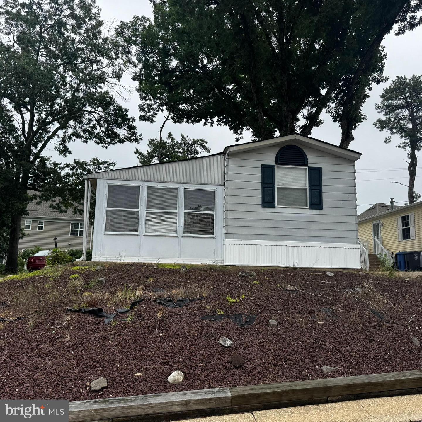 100 Roberts — photo
