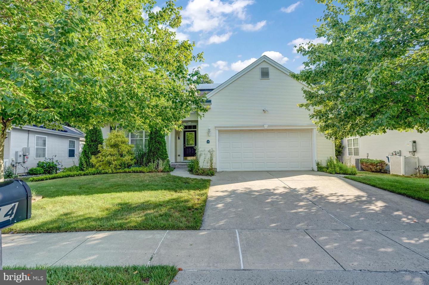 14 Sweetwater Dr — photo