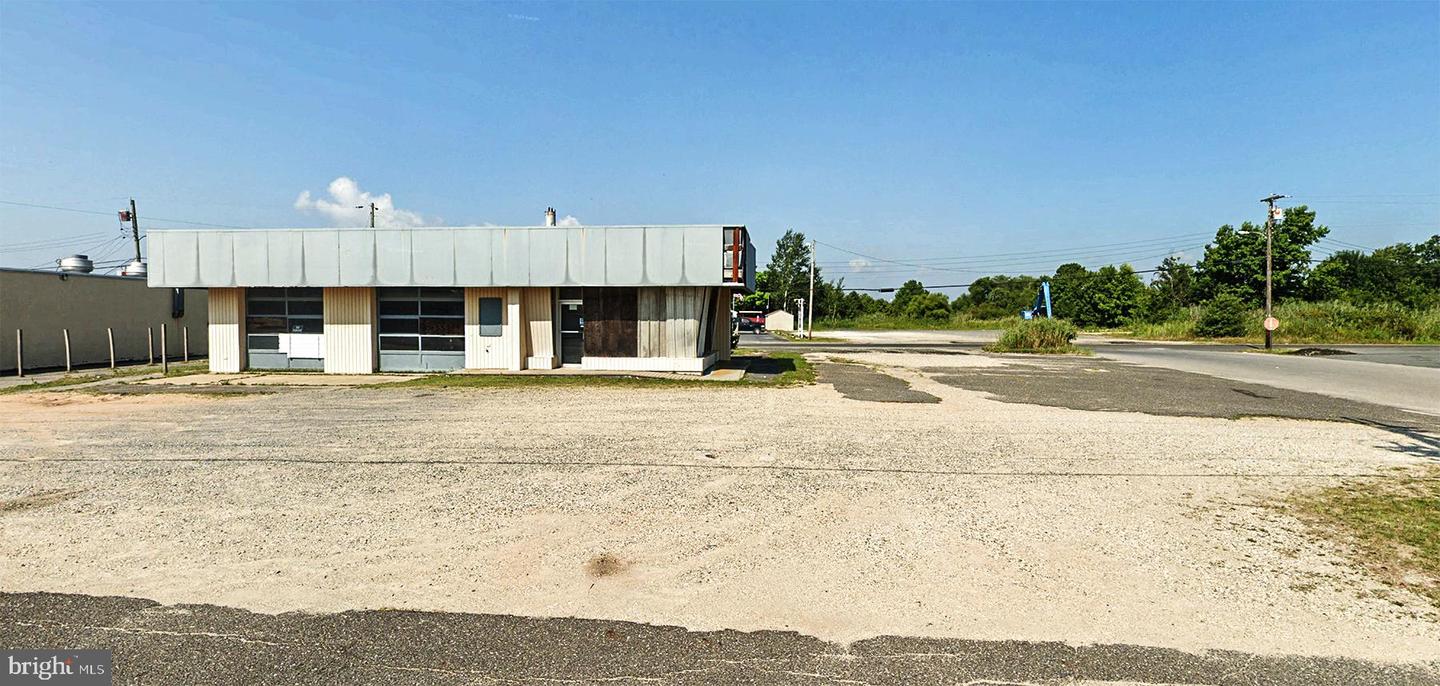 920 Radio Rd — photo