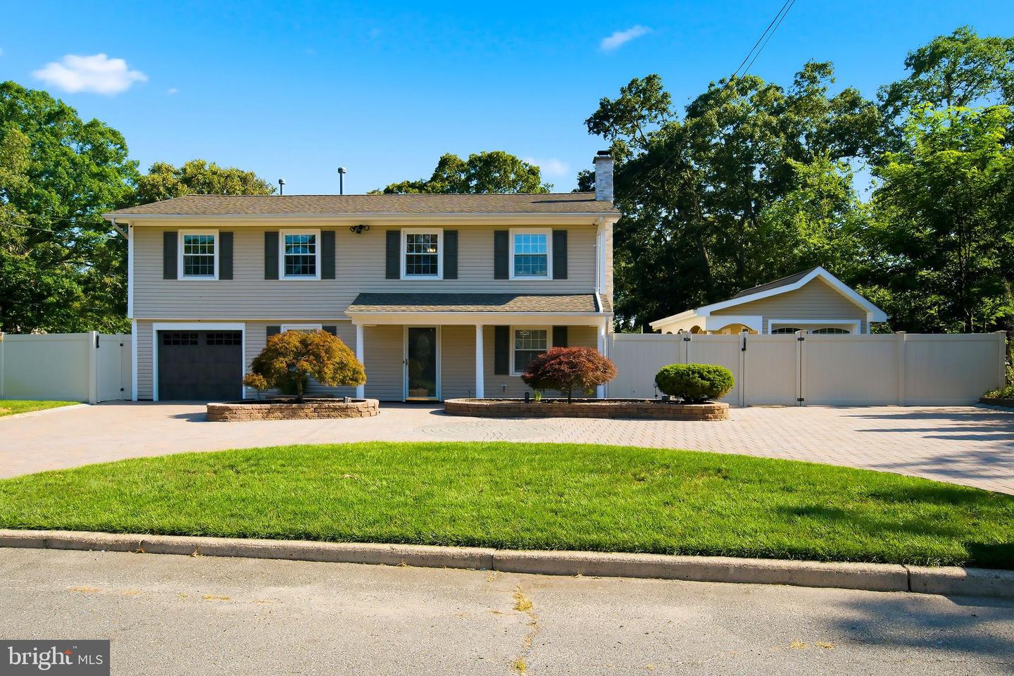 213 Lawrence Dr — photo