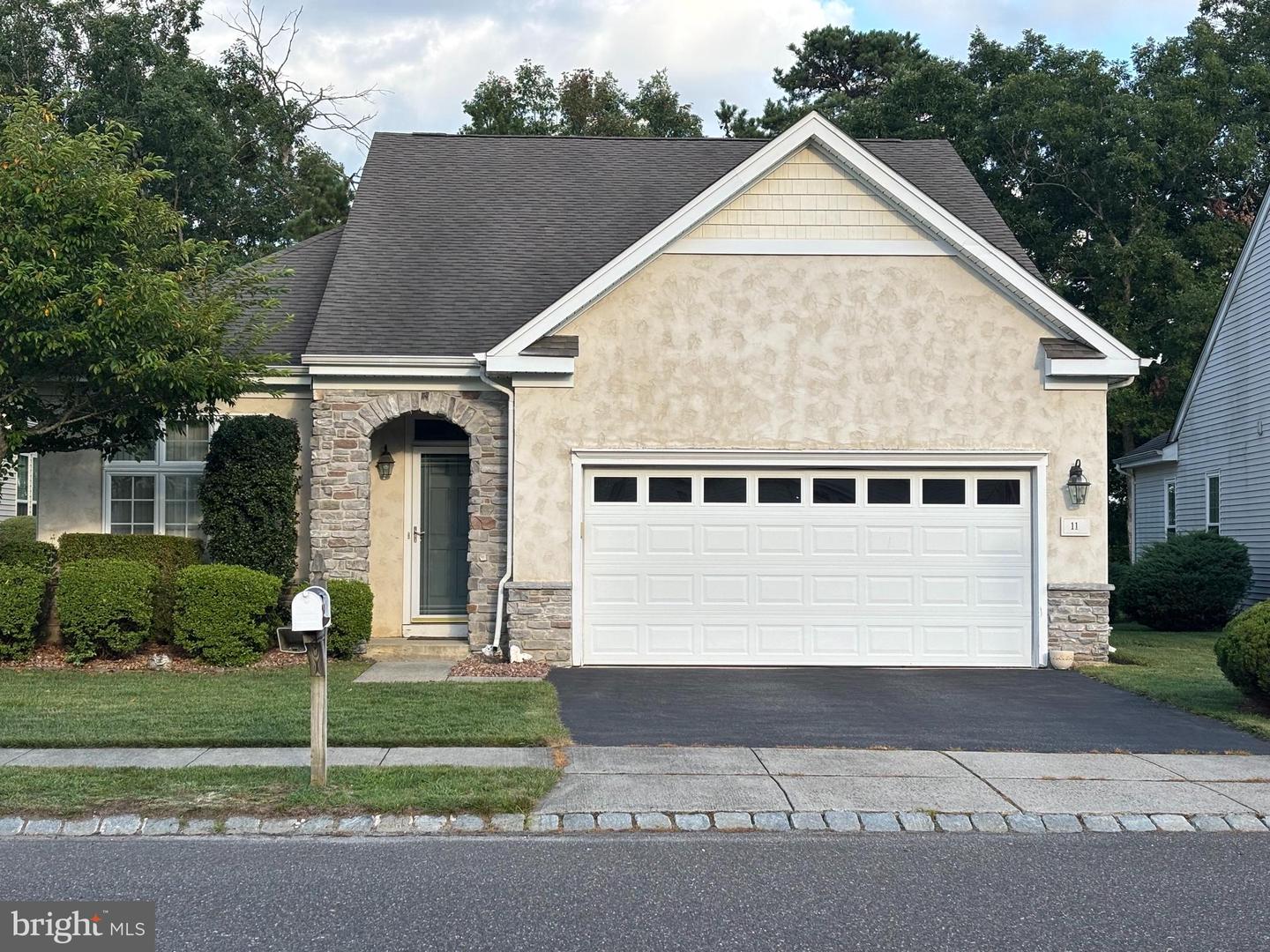 11 Westport Dr — photo