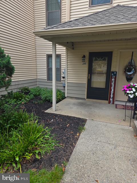 210 Begonia Ct — photo