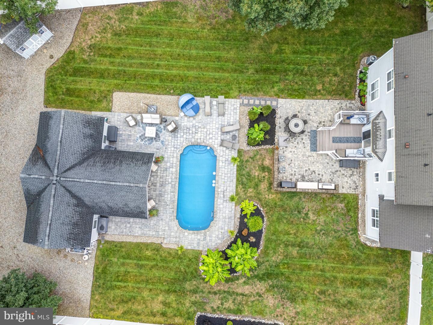 8 Edwards Ct — photo