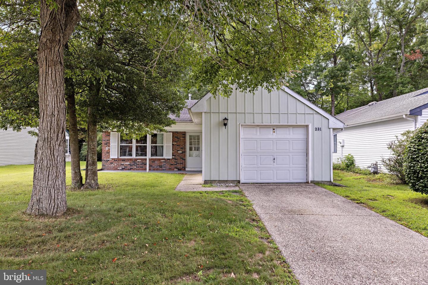 231 Lexington Dr — photo